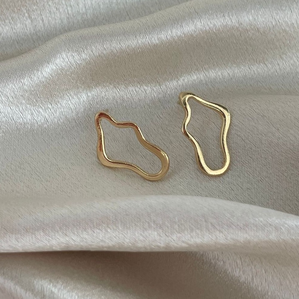 Eccentric Small Oval Droopy Melted Earrings